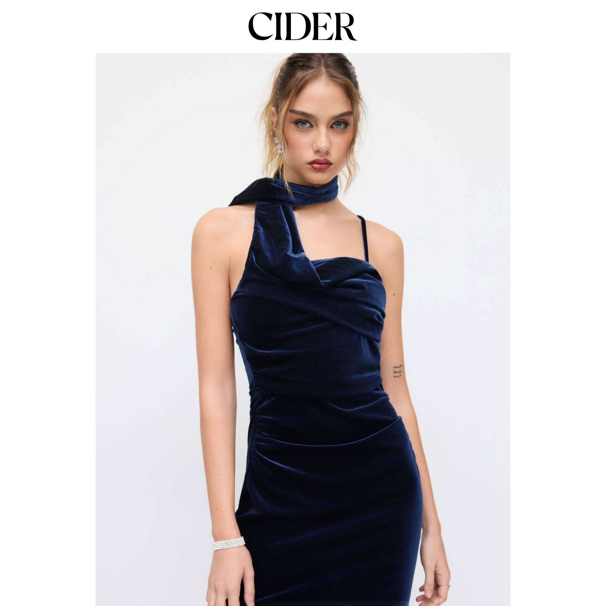 CIDER天鹅绒挂脖抽褶吊带长连衣裙配围巾114912168