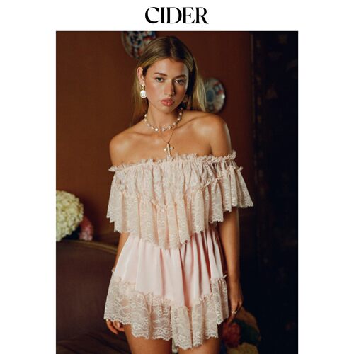 CIDER缎面露肩蕾丝荷叶边系带A字迷你连衣裙115433727