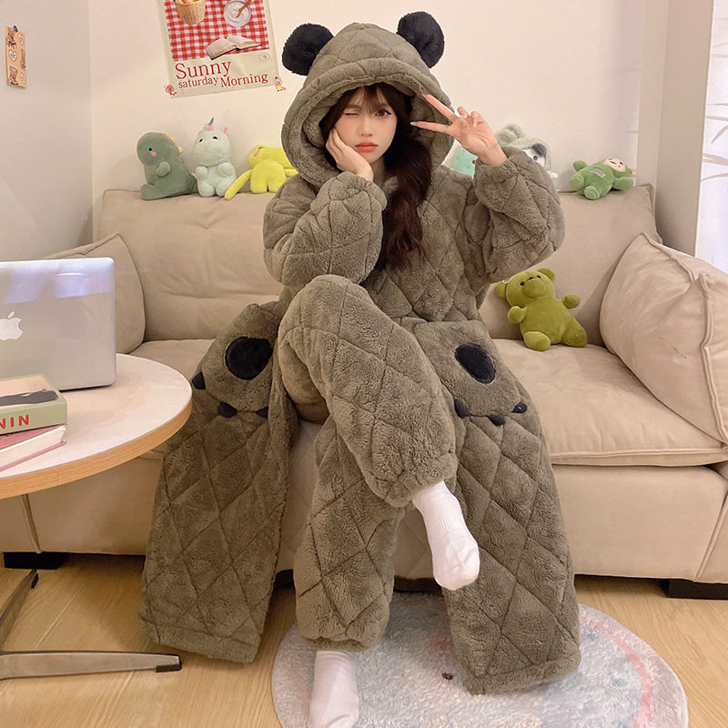 睡袍女秋冬季2024新款珊瑚绒三层夹棉加厚家居服女士大码睡衣套装