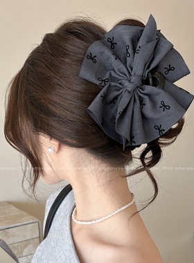 灰色蝴蝶结抓夹女2025新款高级感后脑勺盘发鲨鱼夹发量多夹子发卡