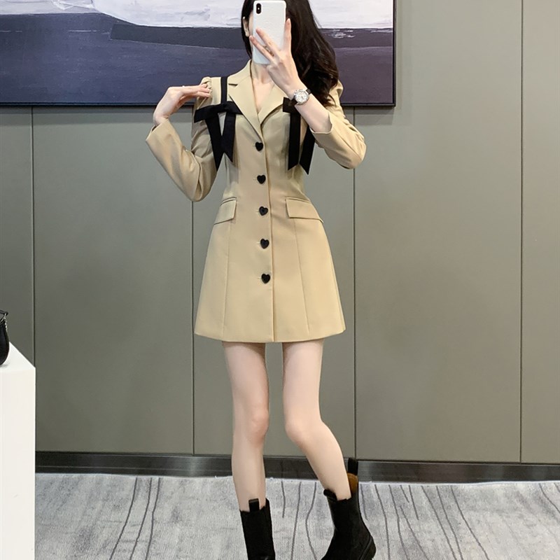 设计感小众收腰长袖西装连衣裙女春装新款法式复古泡泡袖西服裙子