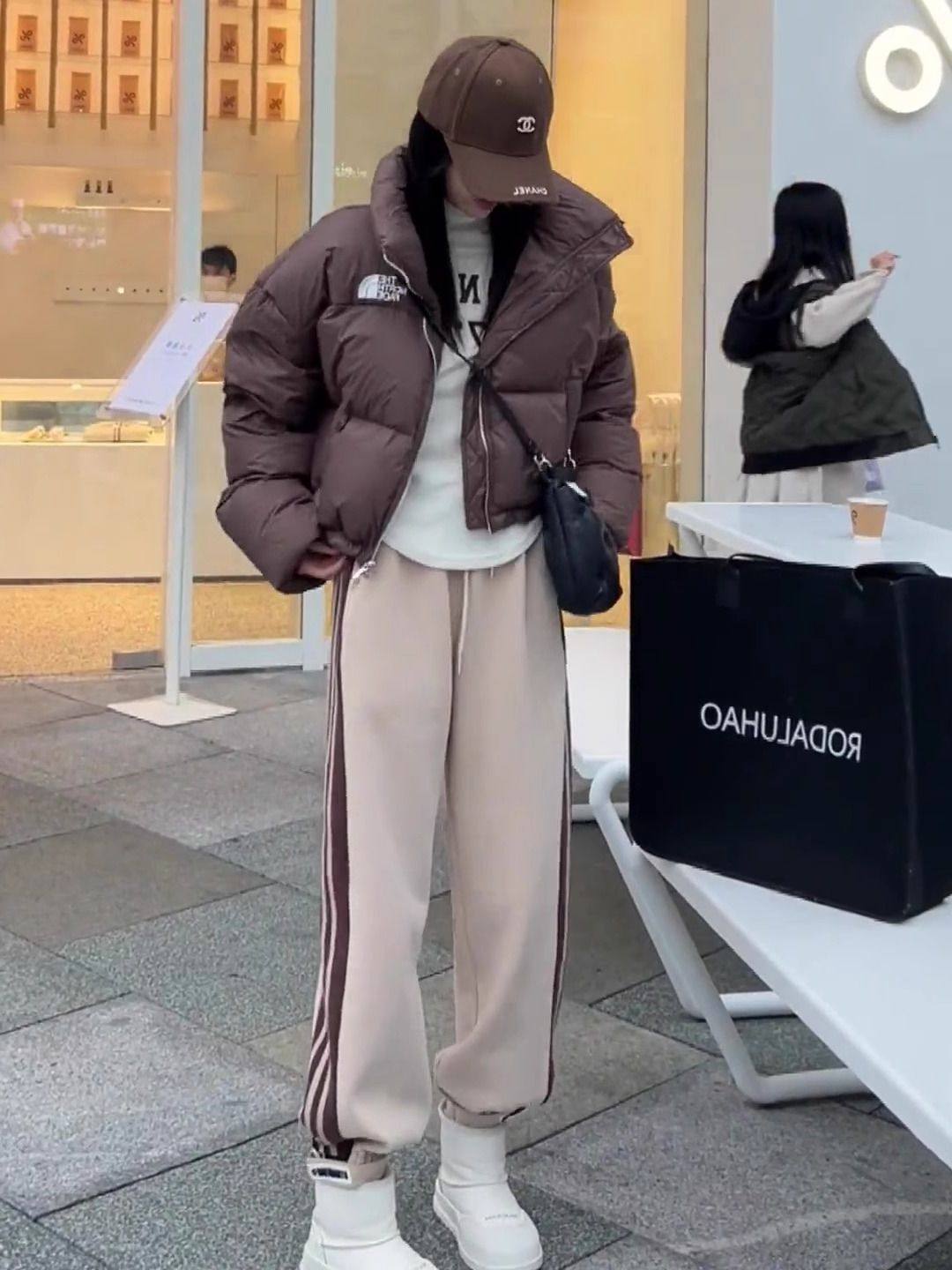 美式百搭卫裤女2025新款欧货阔腿运动休闲裤宽松侧条纹束脚哈伦裤