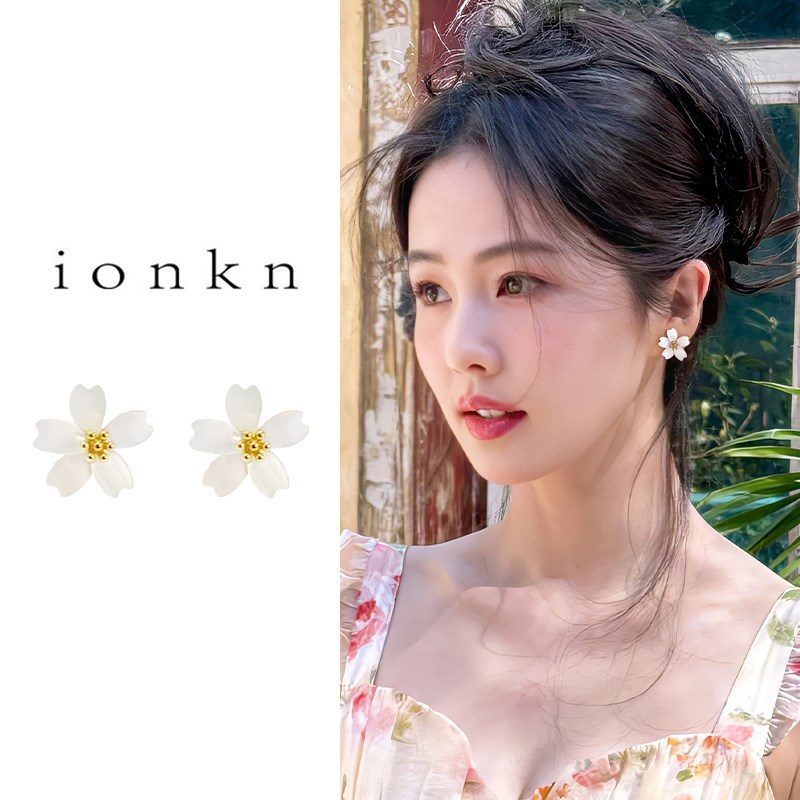 白色小清新耳环女甜美花瓣高级耳钉小众气质2025夏季新款森系耳饰