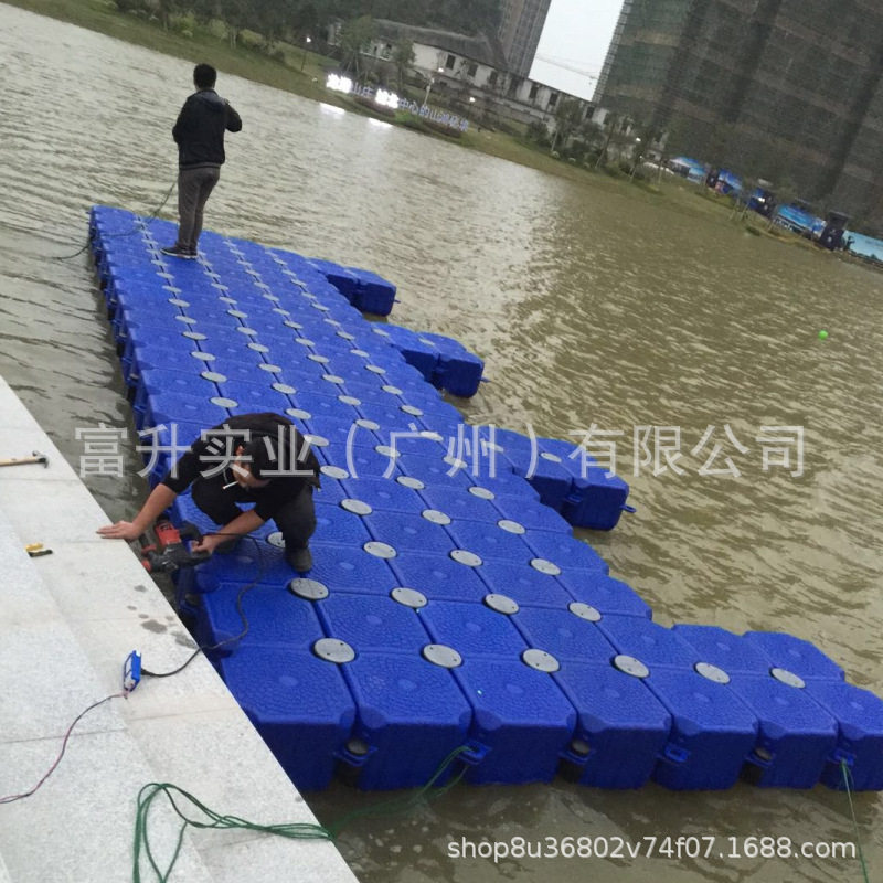 厂家批发码头戏水池水上浮筒平台游船水上公园摩托皮艇用养殖浮筒