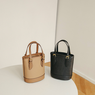 小众设计包包女2022新款 潮复古简约撞色水M桶包百搭手提单肩斜挎
