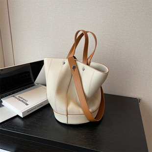 大容量包包女2023新款 百搭单肩斜挎 高级感通勤手提包水N桶包时尚