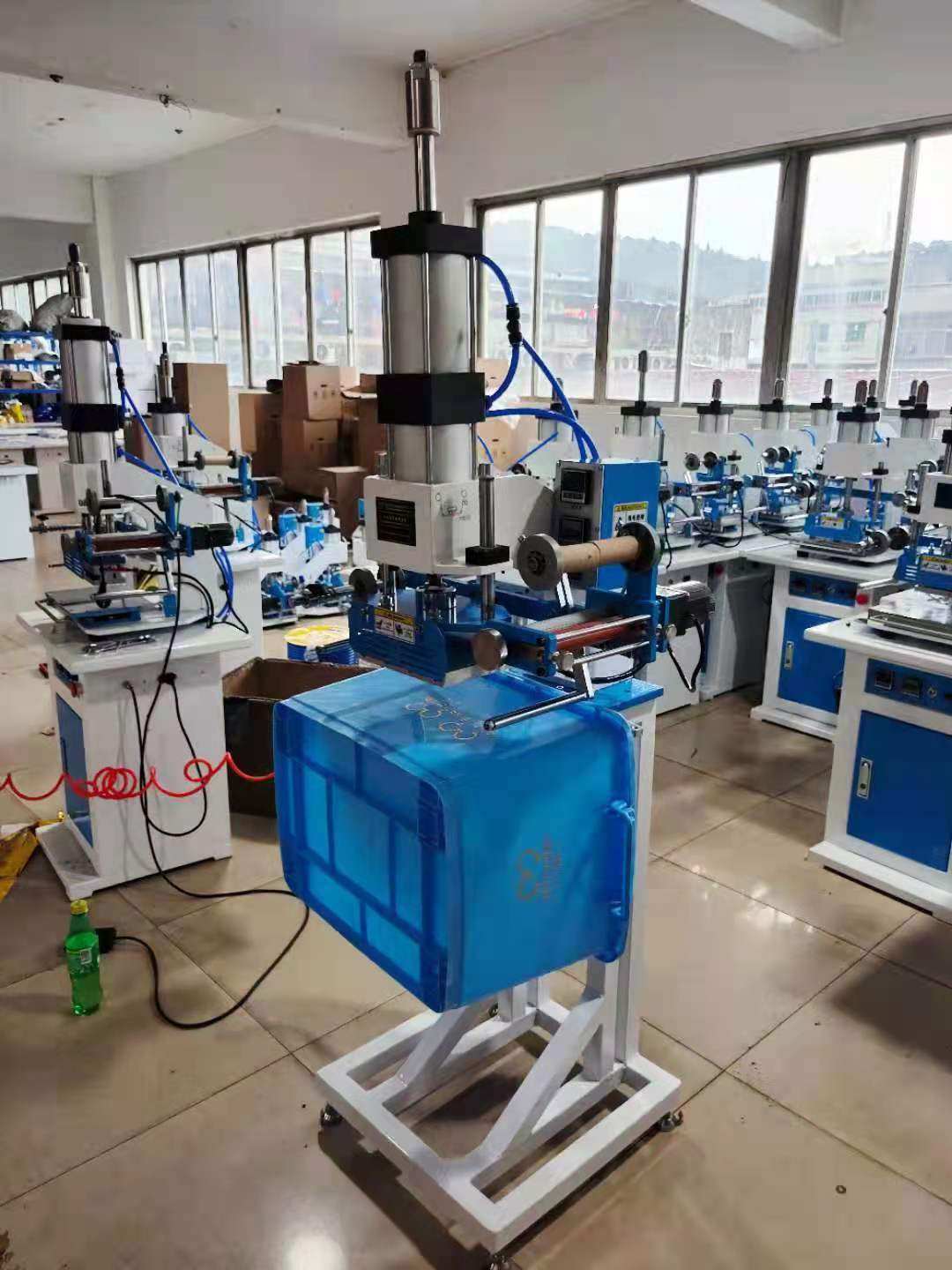 塑料筐烫金机气动周转箱收纳箱水果筐落地式烙印压痕自动化烫标机