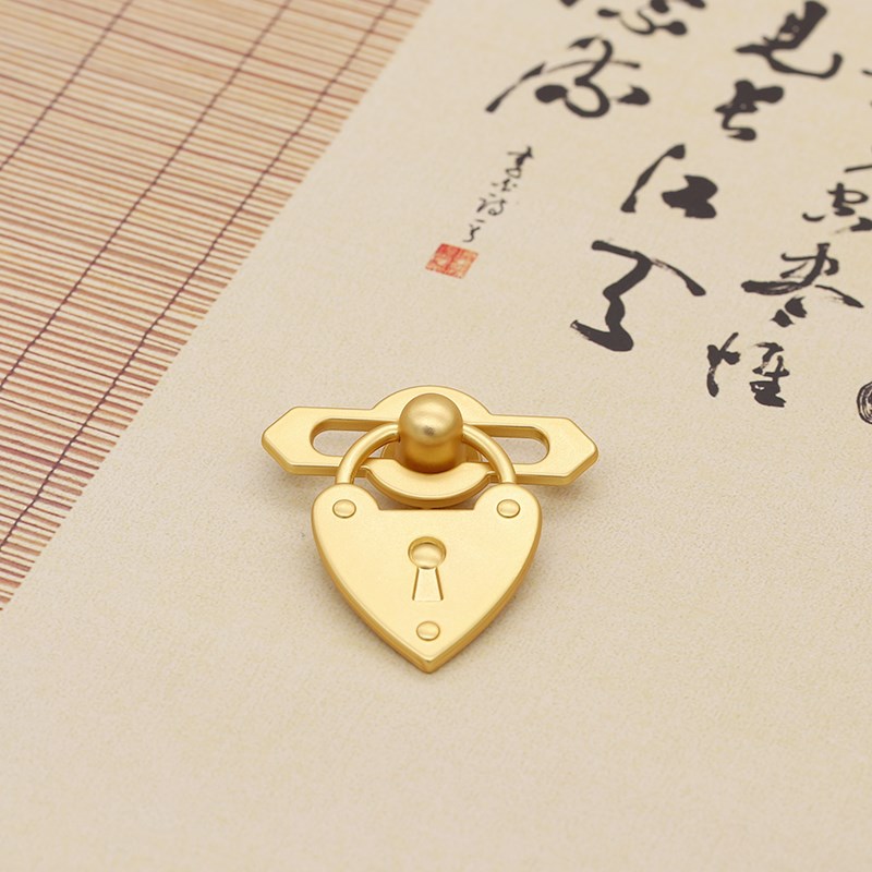 个性心形锁扣对扣女士外套中式西装皮衣大衣外套爱心搭扣服装纽扣