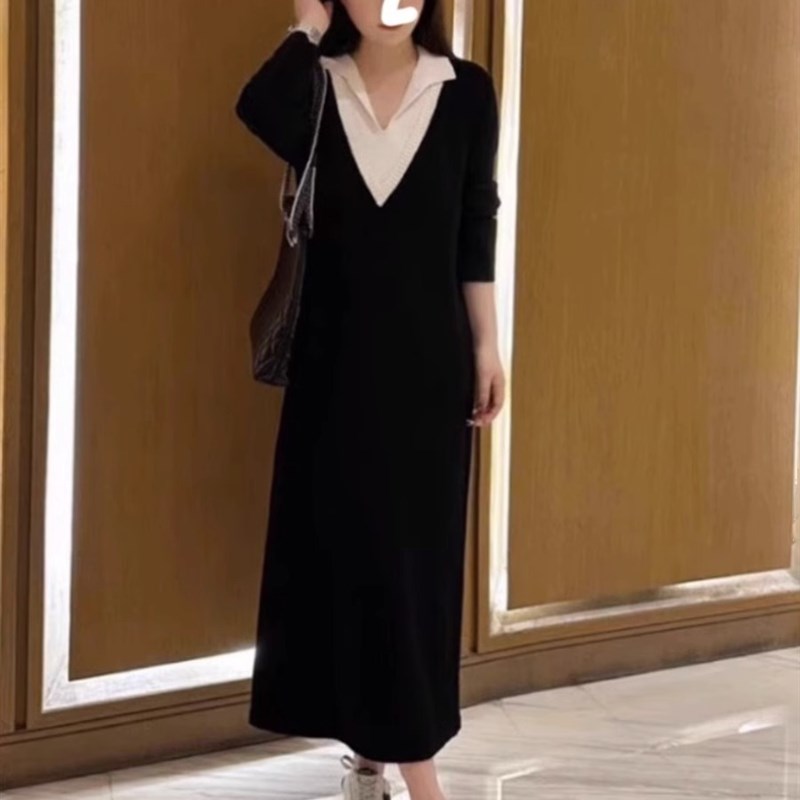 胖妹妹2-300斤加大码宽松显瘦V领秋冬季新款针织连衣裙过膝假两件