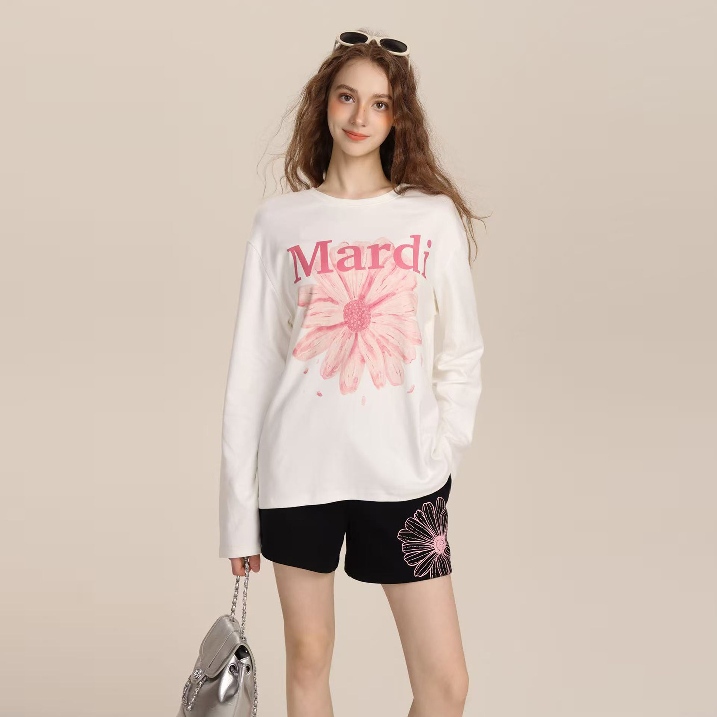 Mardi韩系慵懒风女生水彩雏菊长袖T恤25秋季新款宽松圆领打底上衣