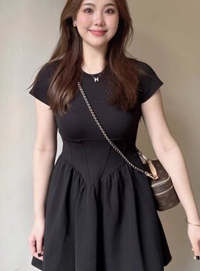 微胖MM法式赫本风黑色连衣裙子春夏新款显瘦气质高级感收腰短裙子