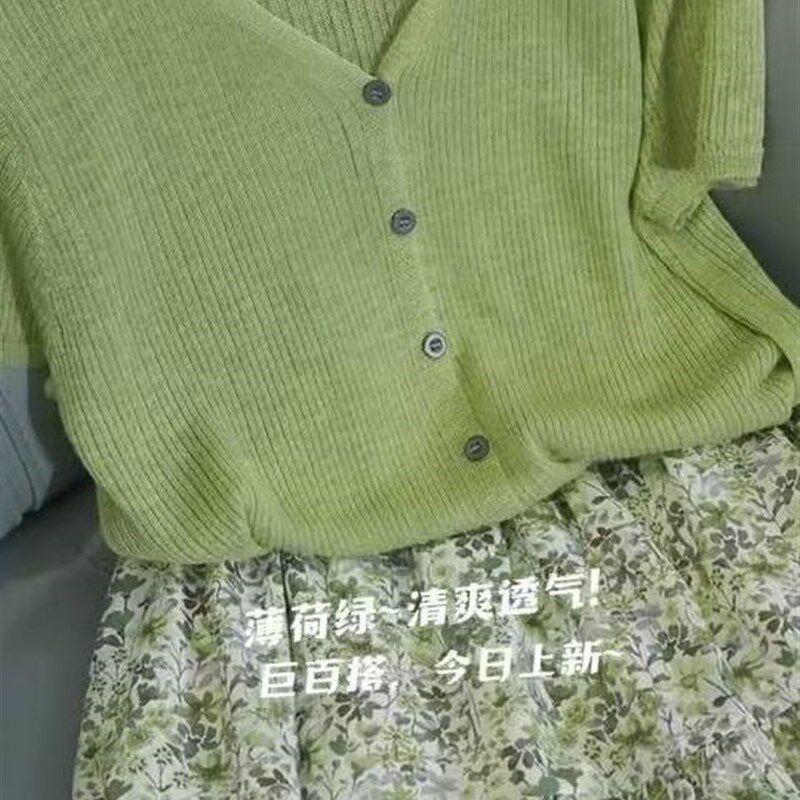 夏季时尚休闲简单的V领针织开衫两件套女士与苗条的花裙套装