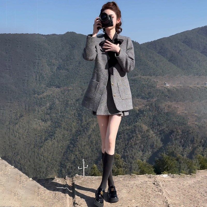 冬季新款高级感时尚气质套装女士高贵显瘦西服外套洋气短裙两件套