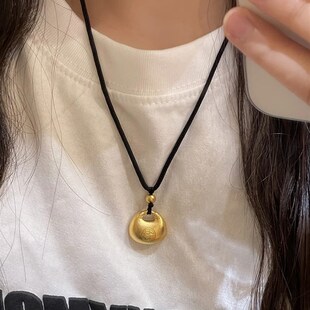 金色小金坨吊坠黑绳项链女2023年新款潮气质福字小金锁颈链锁骨链