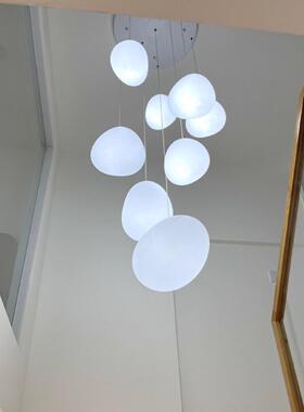 奶油风鹅卵石复式楼大吊灯客厅现代别墅loft跃层挑高楼梯长吊灯