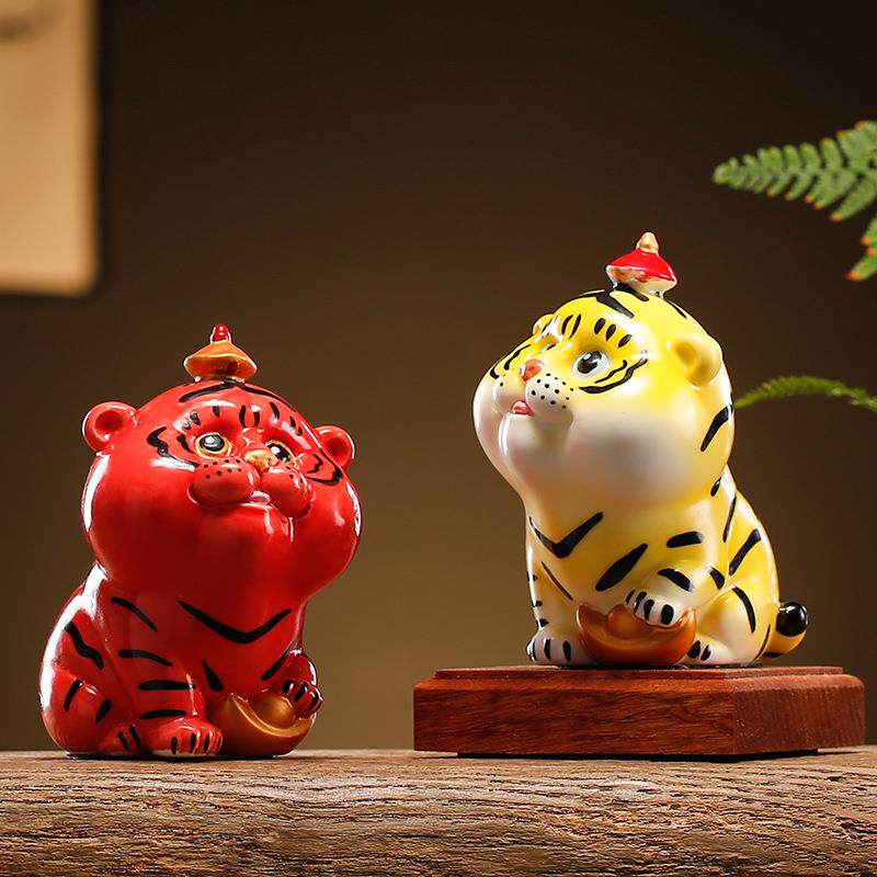 创意陶瓷可爱小老虎生肖招财萌虎摆件办公室桌面吉祥物工艺品摆设