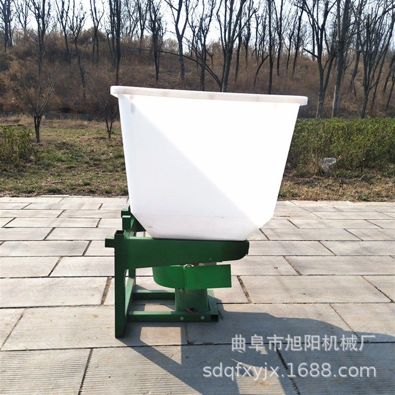 道路融雪小型撒盐机车载式化雪撒盐机电动三轮车后挂式抛撒机