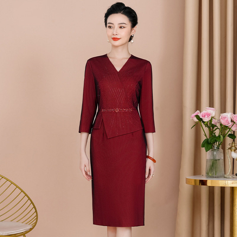 喜婆婆婚宴装2025秋气质时尚宴会连衣裙假两件遮肚妈妈婚礼服高贵