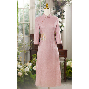 粉色改良旗袍2026新款妈妈婚宴礼服婚礼宴会敬酒服连衣裙长袖春秋