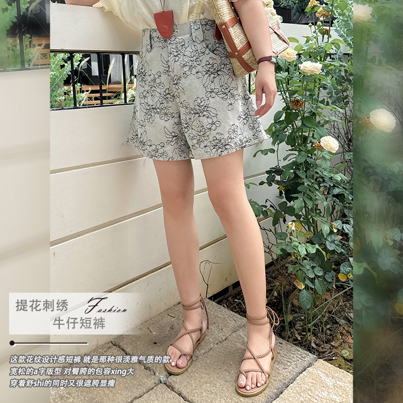 红颜微2025夏季新款韩版大码女装200斤胖mm提花刺绣牛仔短裤yc268