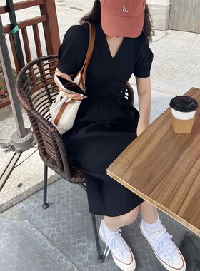 高级感黑色连衣裙女夏季2022新款韩版气质V领收腰显瘦有口袋长裙