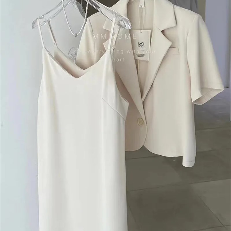 夏季套装女2023新款大码女装穿搭设计感西装外套显瘦吊带裙两件套