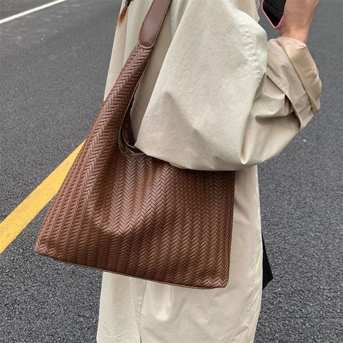 2025新款时尚流行休闲 洋派单肩包质感简约编Q织水桶包大容量