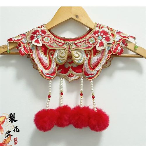 儿童春节新款绣花毛球云肩 女童刺绣拜年服春节披肩珍珠古风假领