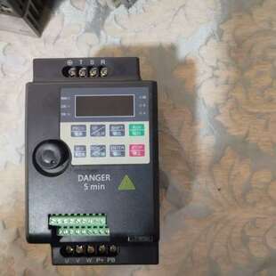 380∨1 议价高性能变频器LC600A一1R5G 2R2P