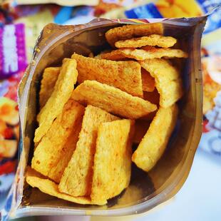 现货庙街锅巴108g老式锅巴花椒烧烤玉米味膨化零食追剧解馋