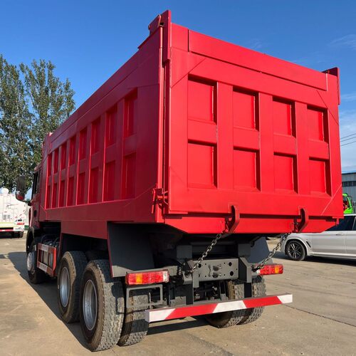 跨境出口豪沃自卸车牵引车系列 后八轮自卸车豪沃TX6x4自卸车红色
