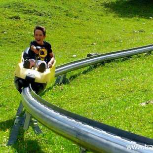 景区户外轨道滑草车大型滑草场无动力游乐设备儿童亲子项目