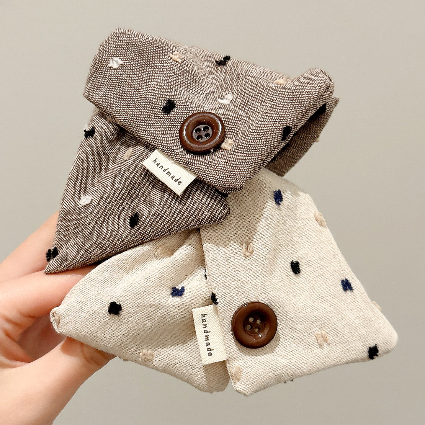 韩系布艺纽扣三角发夹女2026新款后脑勺盘发抓夹鲨鱼夹子发卡发饰