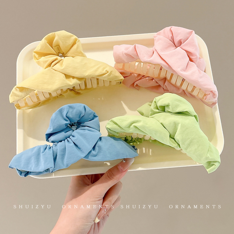 奶油色云朵褶皱高级感小众抓夹百搭后脑勺盘发鲨鱼夹夏季气质发饰