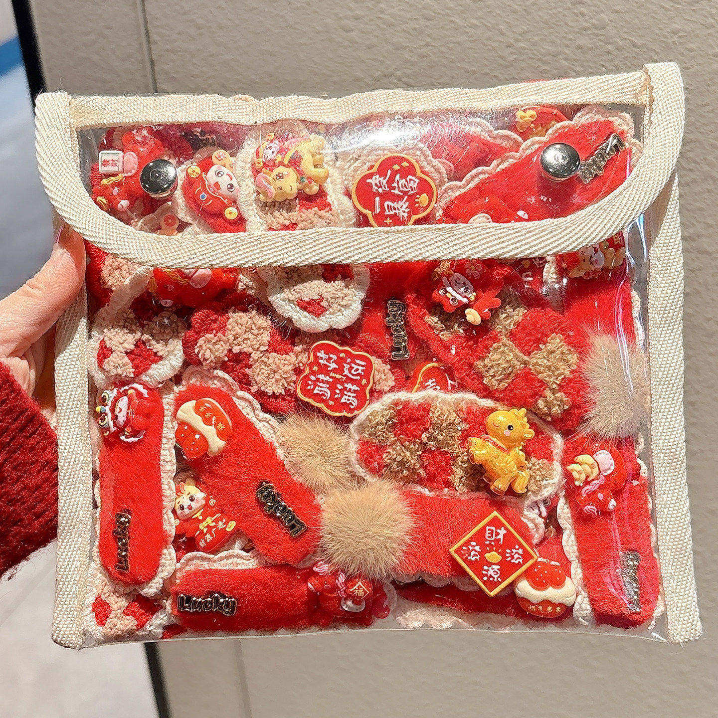 2026新年装饰马年红色发夹女儿童刘海侧边毛绒碎发小夹子头饰发卡