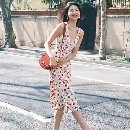 甜美蕾丝边拼接V领碎花连衣裙女肌理感露肩无袖中长裙
