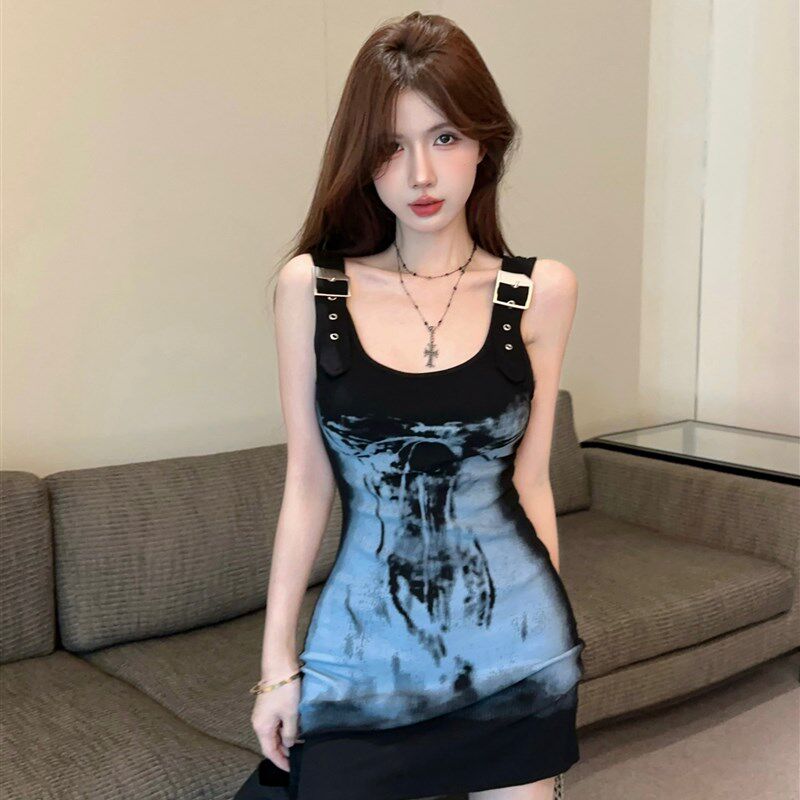 纯欲风无袖吊带连衣裙女夏季复古个性印花金属扣装饰辣妹包臀短裙