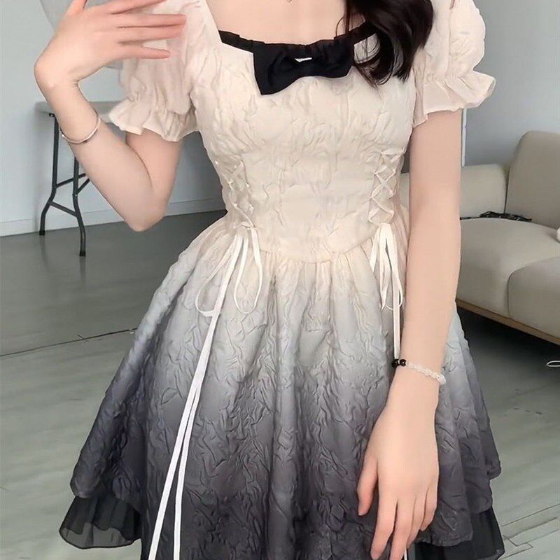 法式泡泡袖方领连衣裙女夏季裙子初恋系可爱甜美收腰a字蓬蓬短裙