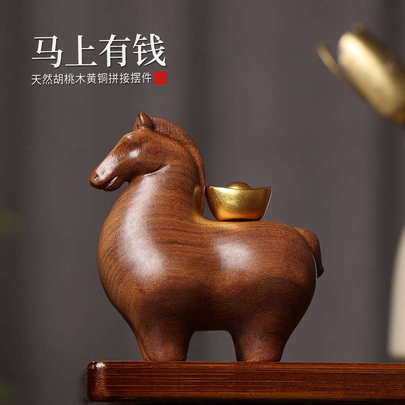胡桃木雕刻马上有钱桌面摆件檀木家居客厅电视柜办公装饰品工艺品