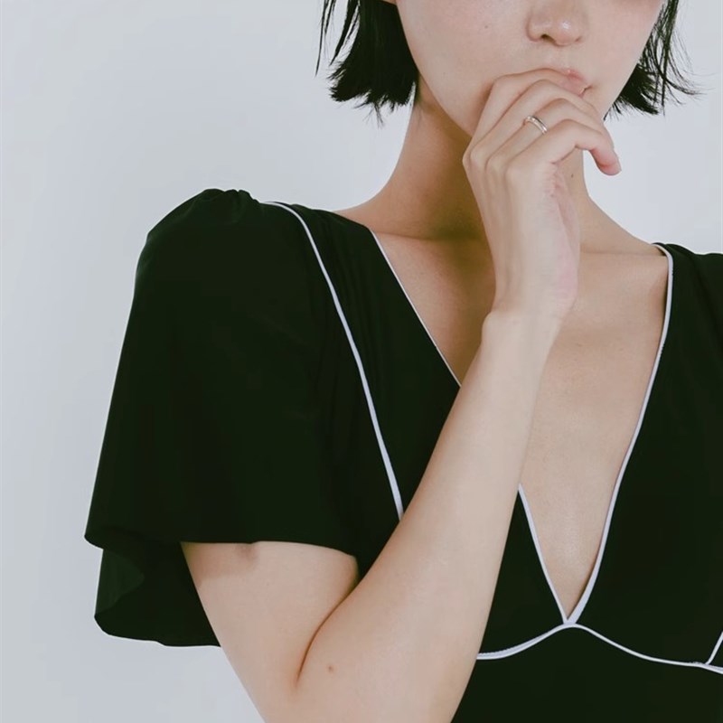 亲爱的朋友-W小调连体s平角裙式黑白保守显瘦遮肚新款游泳衣泳装