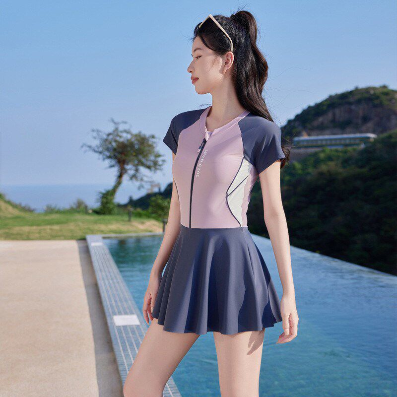 运动泳衣女新款j保守连体带拉链泳装学生平角裤遮肚显瘦大码游泳