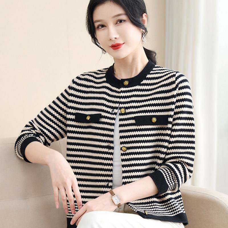 新品新款妈妈春季新款条纹40岁50短款中老年人毛衣外套女宽松针织