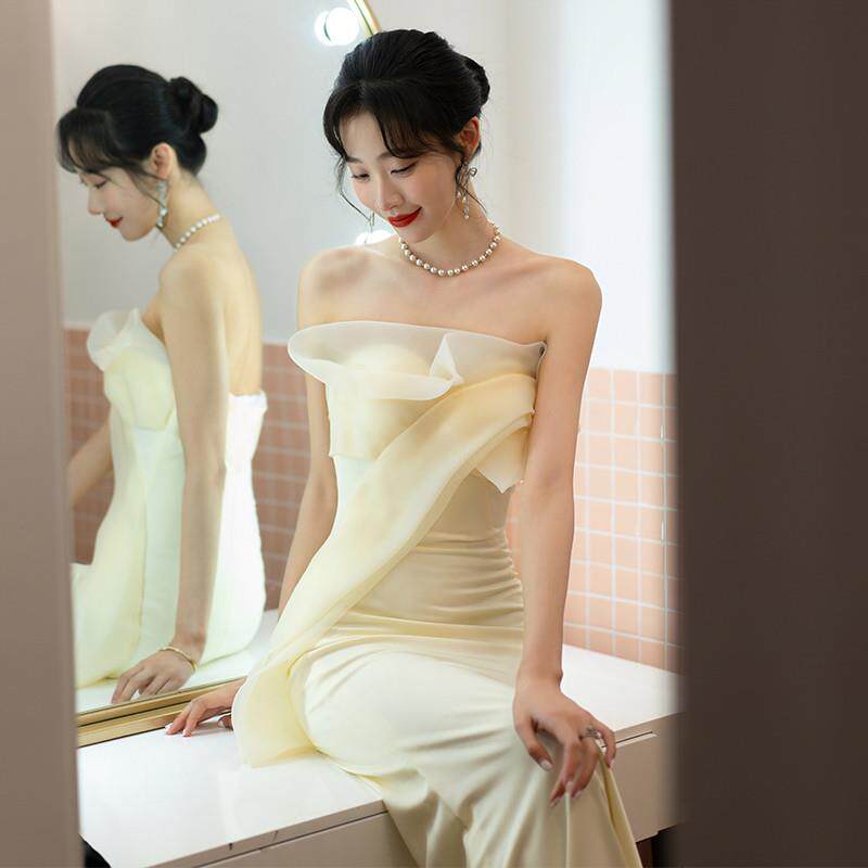 现货鱼尾缎面轻婚纱性感抹胸拖尾出门纱气质名媛显瘦新娘结婚订婚