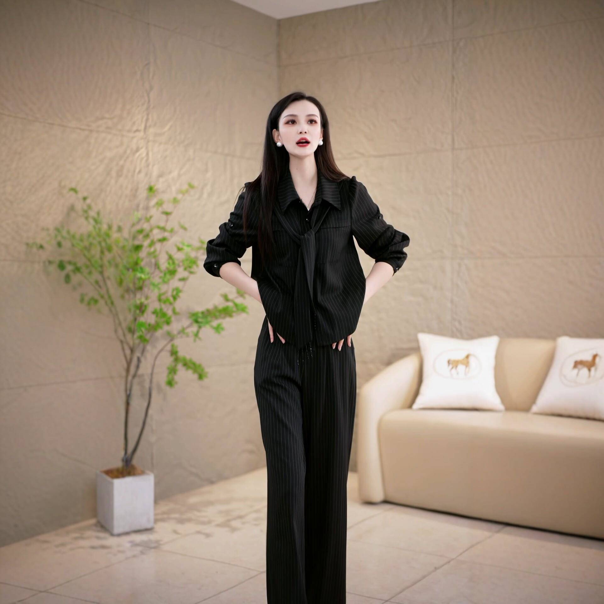 新品黑色条纹时尚套装女2026秋季新款气质显瘦翻领阔腿裤妈妈装两
