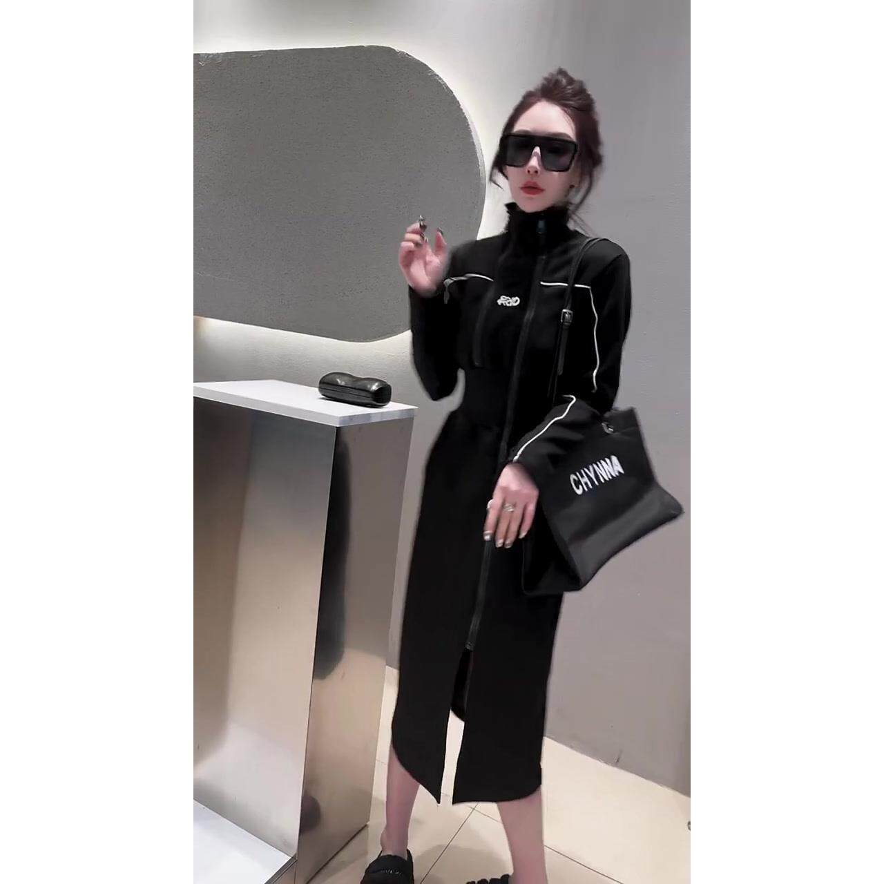 新品网红爆款设计感时尚连衣裙女2026年春季新款韩版显瘦高领长款