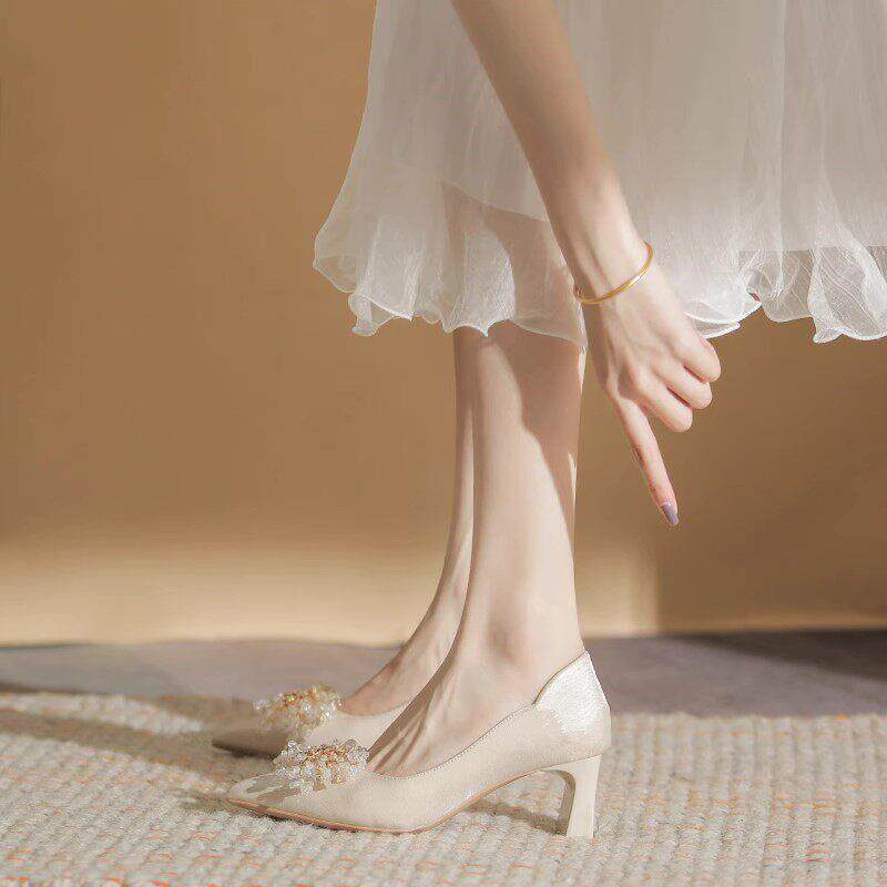 新品法式晚风温柔尖头单鞋粗跟婚鞋女新娘鞋高级感婚纱缎面婚宴高