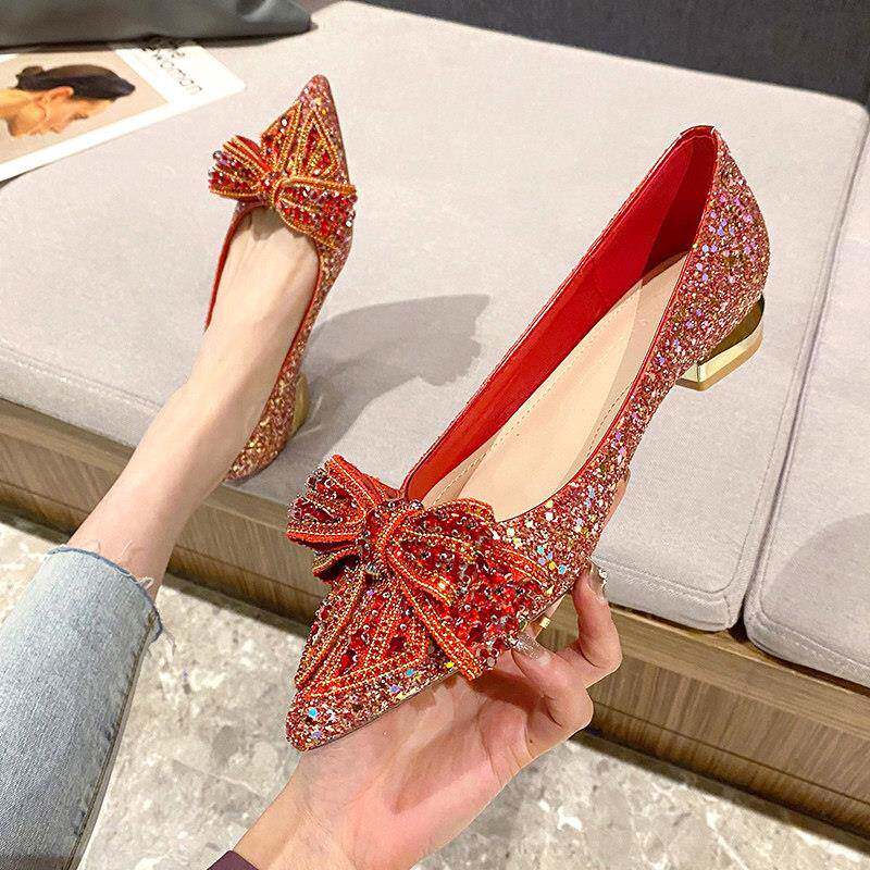 新品红色秀禾婚鞋主婚纱新娘鞋2026年新款法式蝴蝶结高跟鞋女粗跟