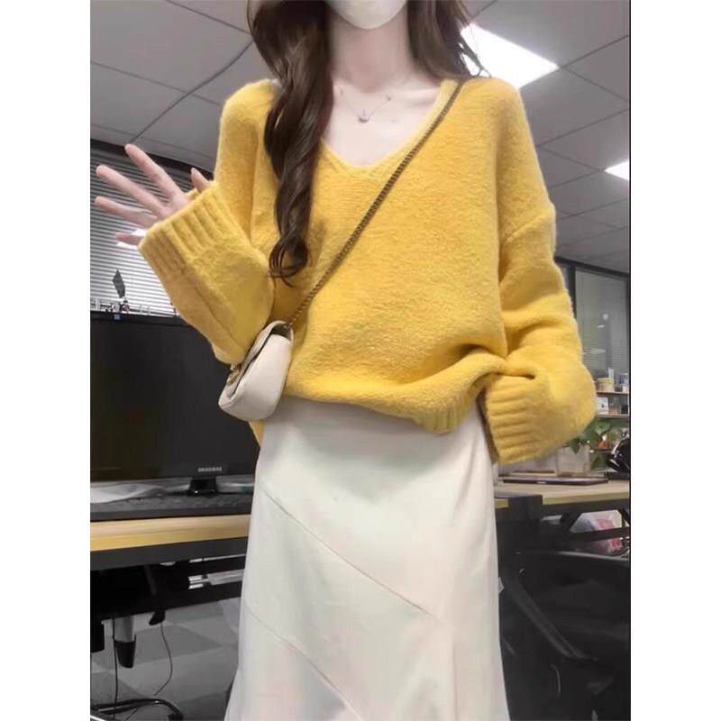 新品2026新款春秋冬黄色低v领毛衣女慵懒高级感奶fufu宽松上衣针