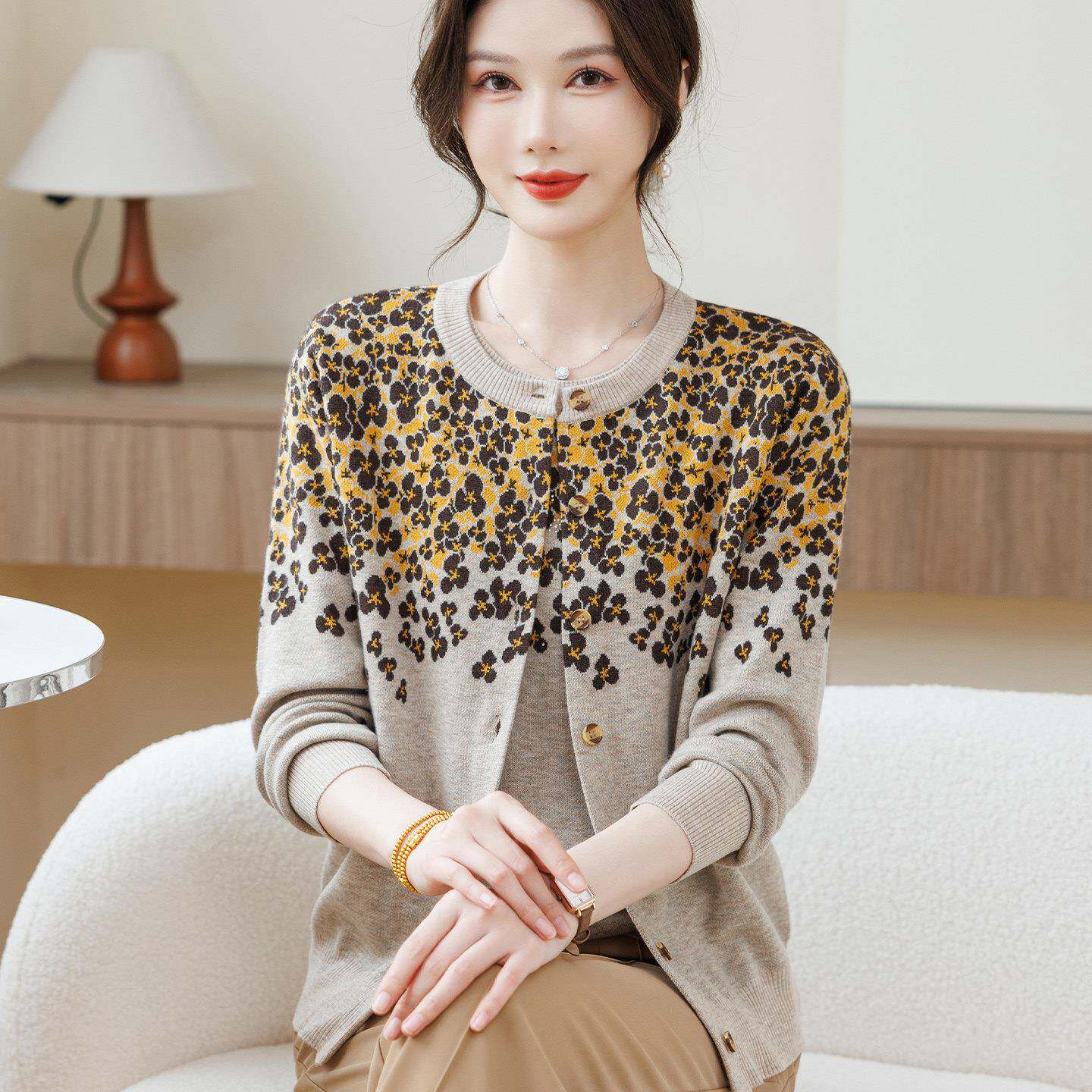 新品妈妈装针织开衫两件套2026新款中老年女春装洋气碎花短袖外套