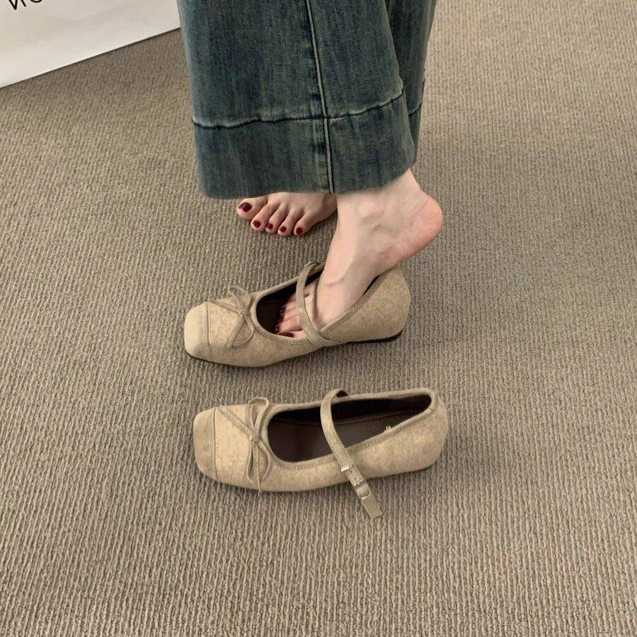 新品婚鞋女2026新款平跟婚纱鞋酒红色秀禾新娘鞋圆扣红色伴娘鞋结